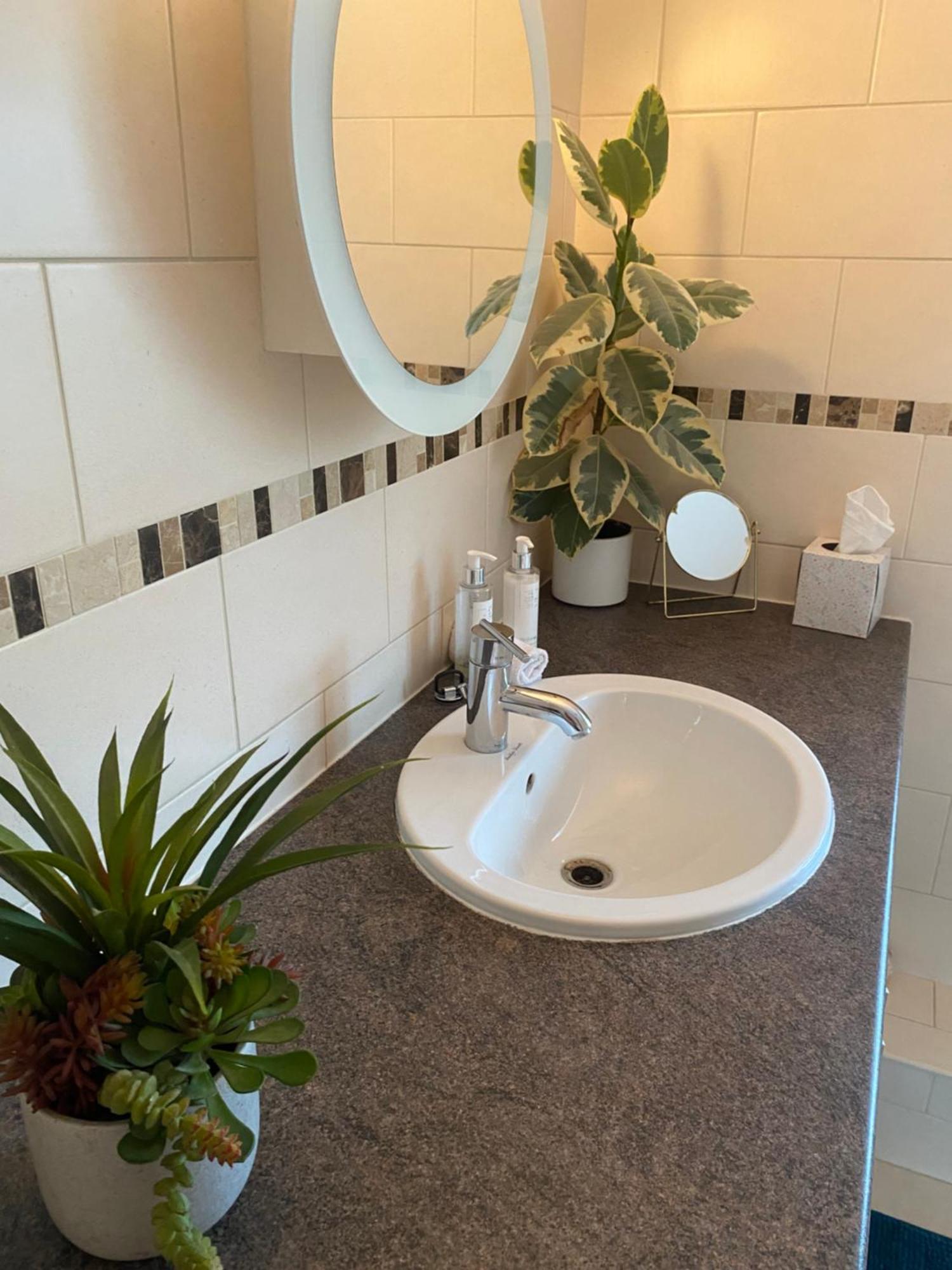 Beautiful Private Room With Kingsize Bed And Large Private En-Suite Питерборо Екстериор снимка