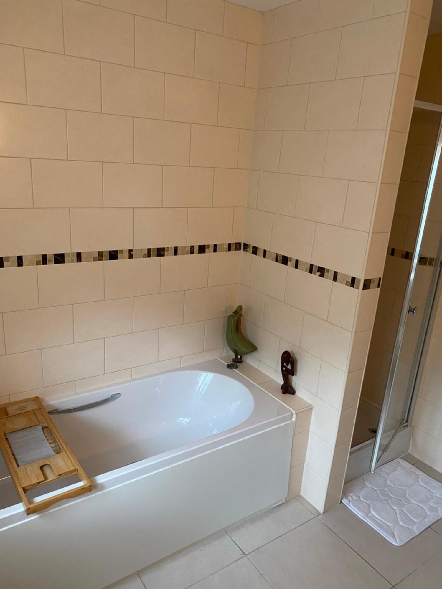 Beautiful Private Room With Kingsize Bed And Large Private En-Suite Питерборо Екстериор снимка